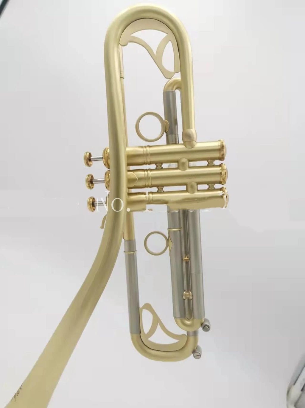 Bb Trumpet with Case and Mouthpiece D7809