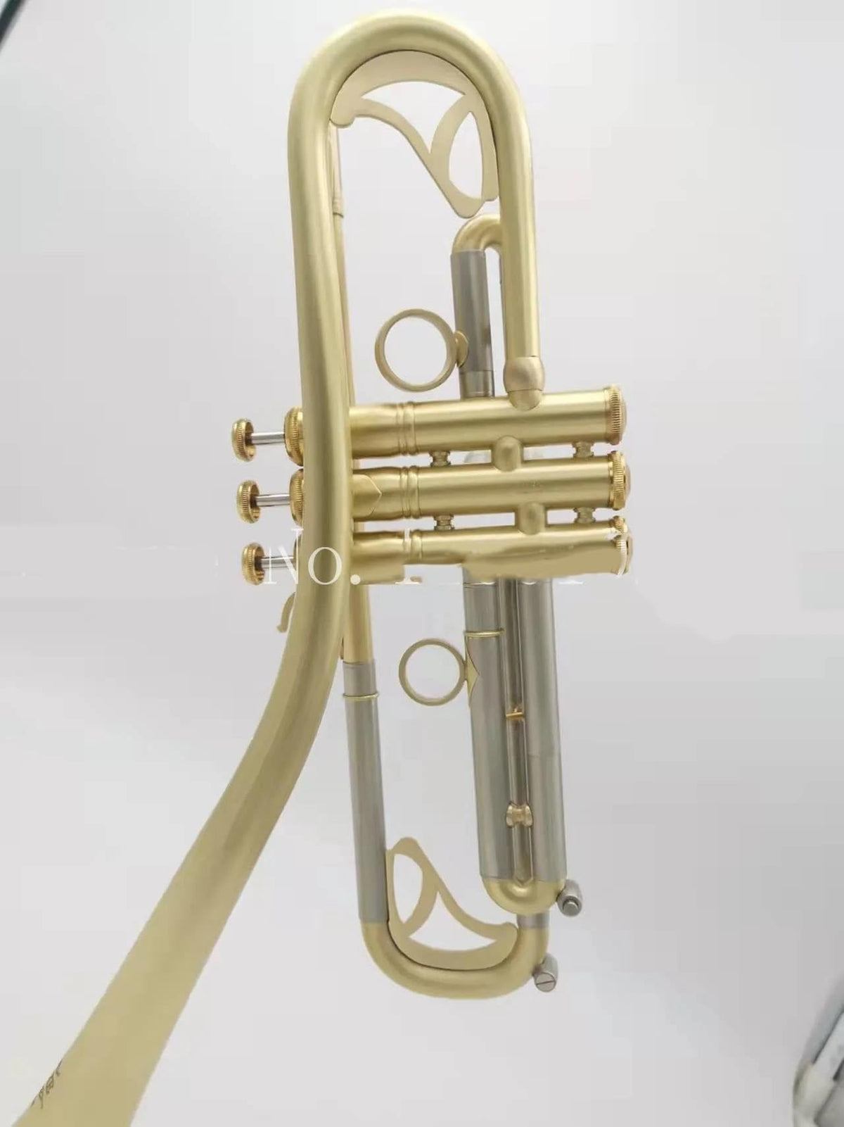 Bb Trumpet with Case and Mouthpiece D7809