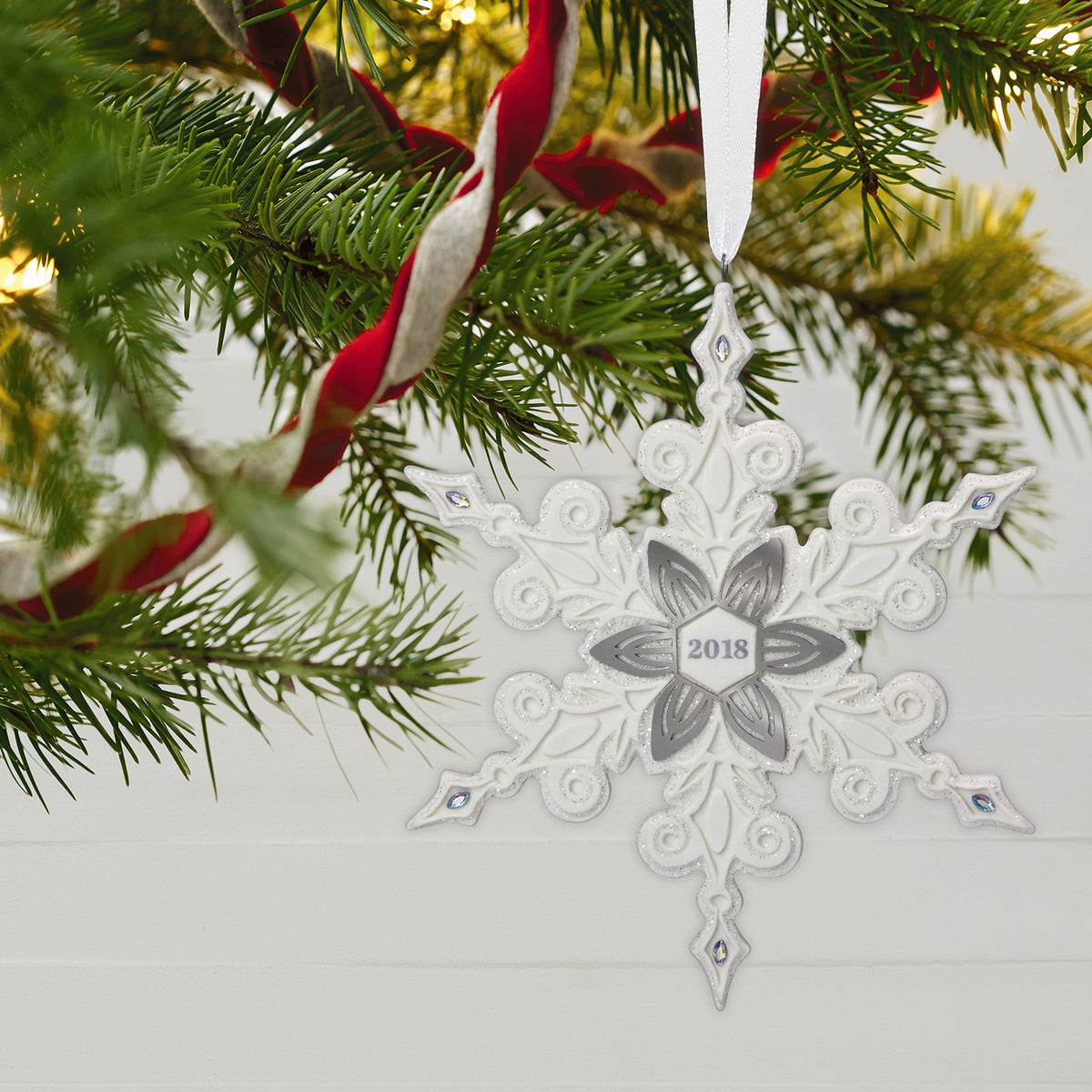 Porcelain Snowflake Christmas Ornament R151
