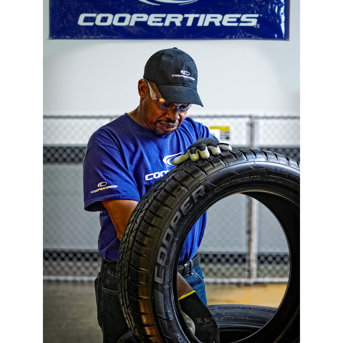 All-Season 215/60R16 95V Tire N594736